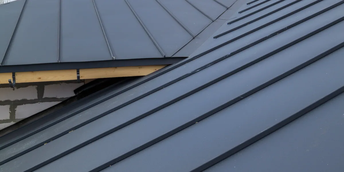 Roof apex and flashing detail during a cladding installation